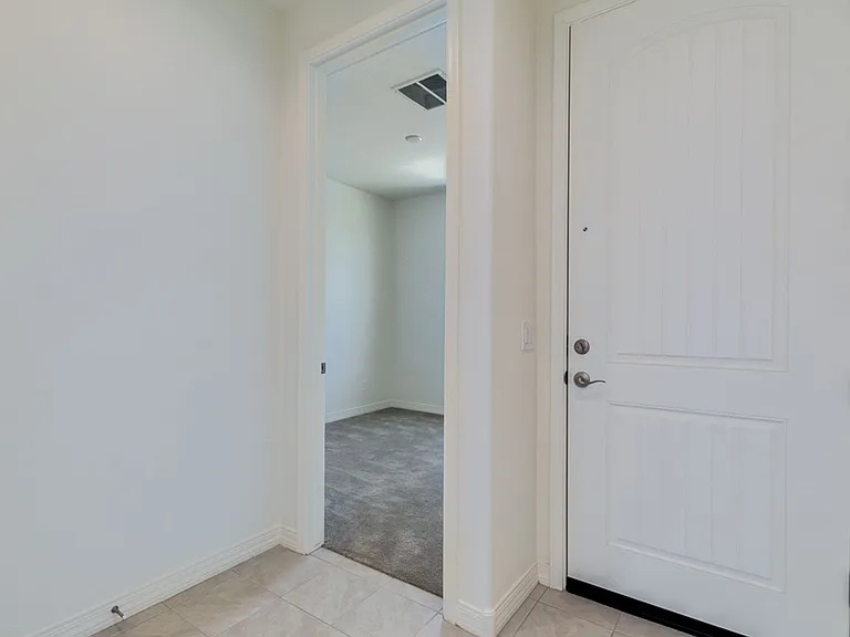 1674 N Hester Trl — Photo 4