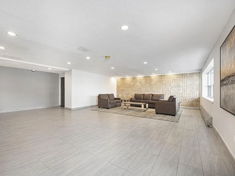 24 Ida St — Photo 14