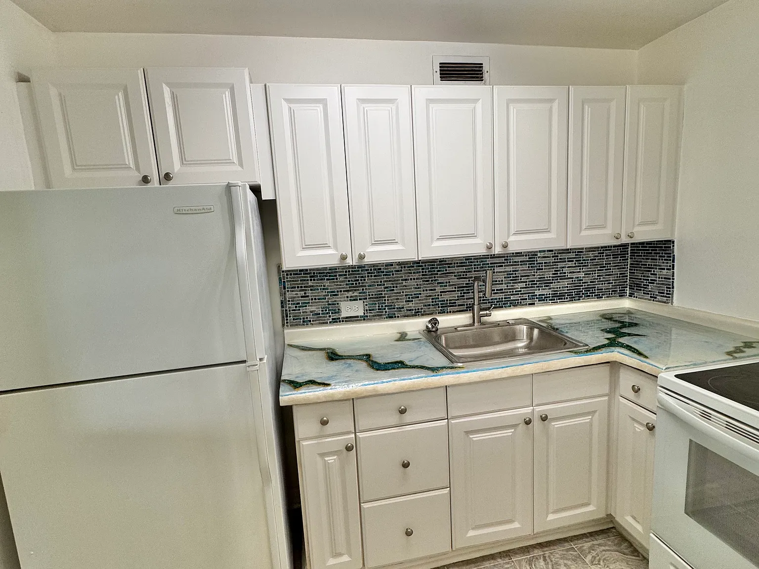 Studio, 550 sqft, $1,850 — Photo 4