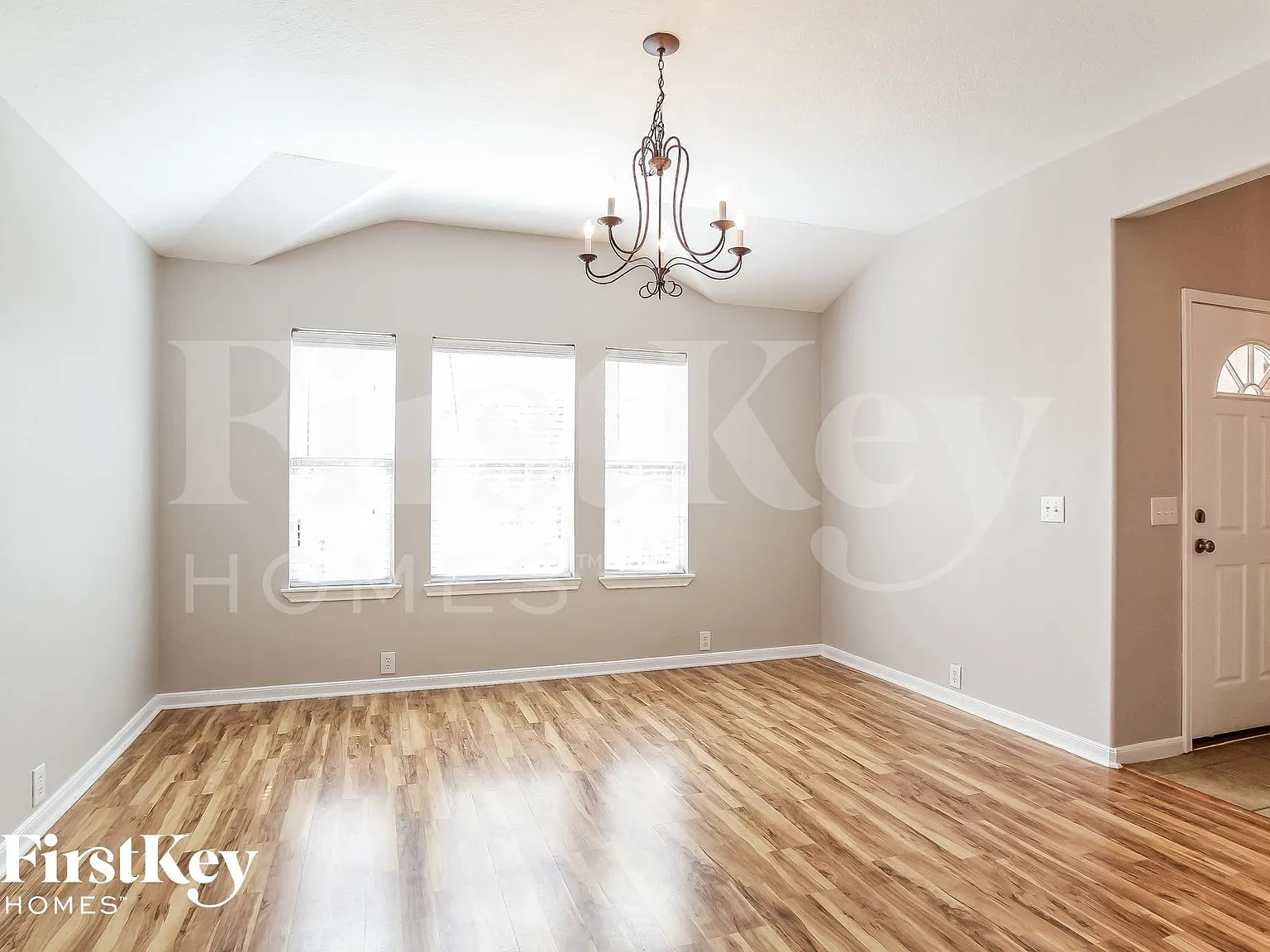 3 bed, 2.0 bath, 1931 sqft, $1,985 — Photo 3