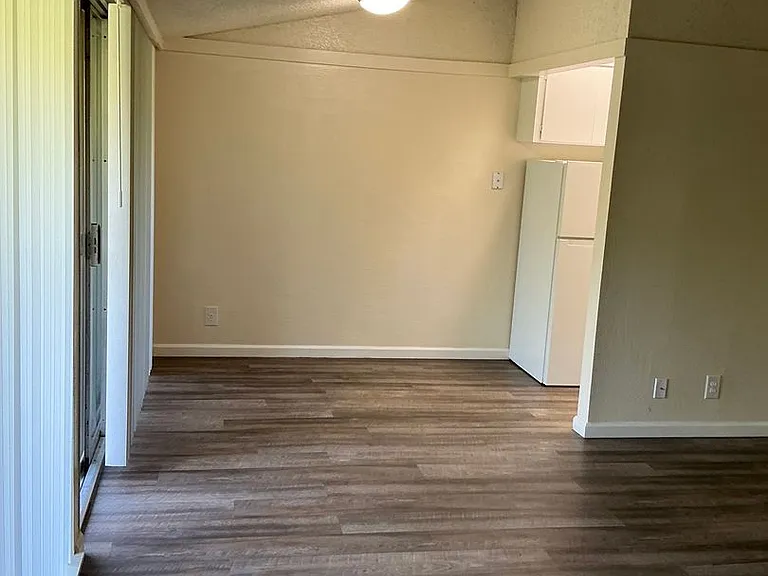 Laurel Glen — Photo 21