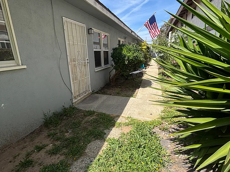 2218 Carnegie Ln #D — Photo 9