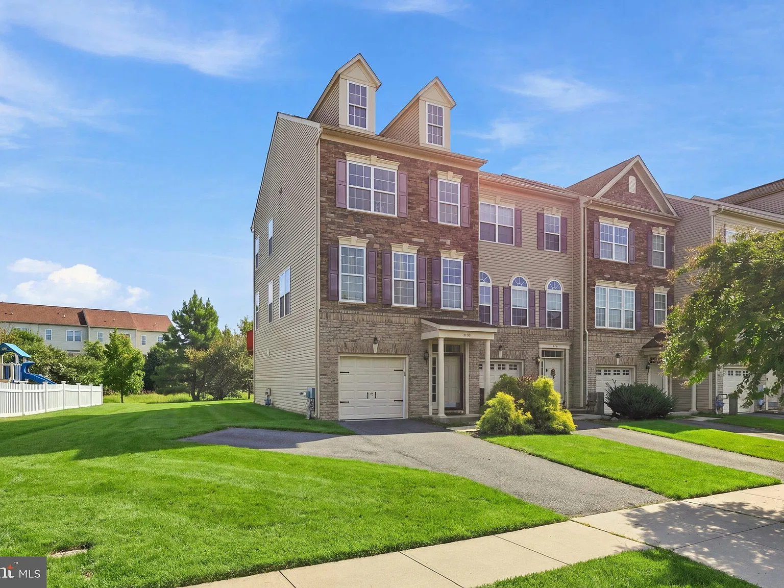 3 bed, 2.5 bath, 1125 sqft, $2,650 — Photo 3