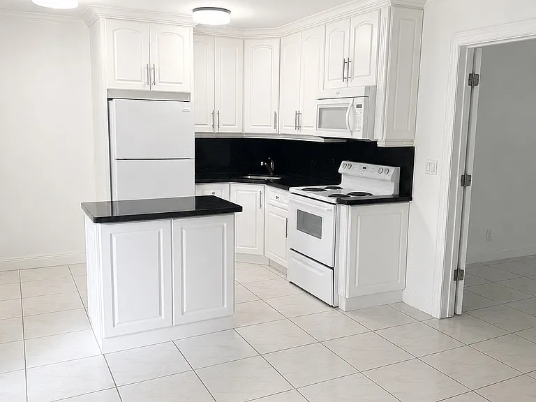 1801 NE 25th Ave #2 — Photo 3