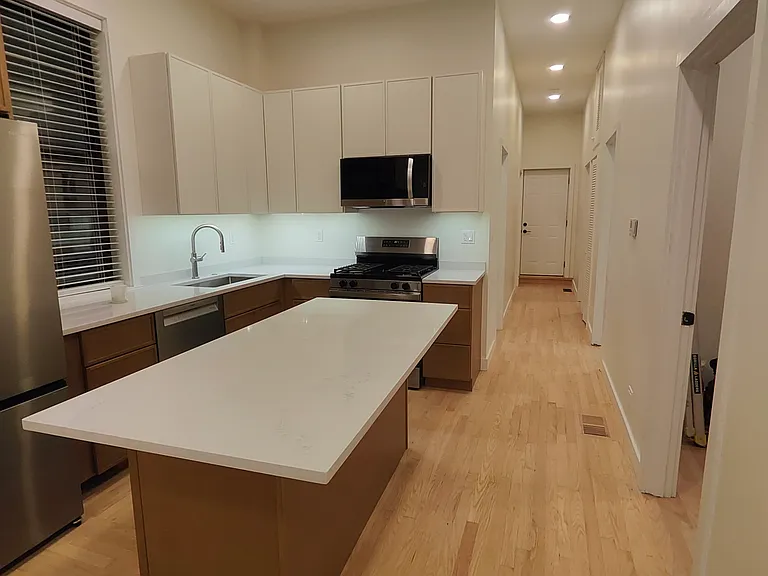 2132 W Potomac Ave #1 — Photo 3