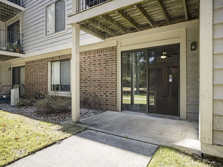 Byron Lakes Apartments — Photo 20