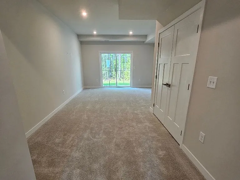 303 Golan Cir #B — Photo 5