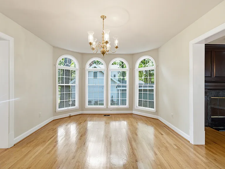 2725 Oldewood Dr — Photo 8