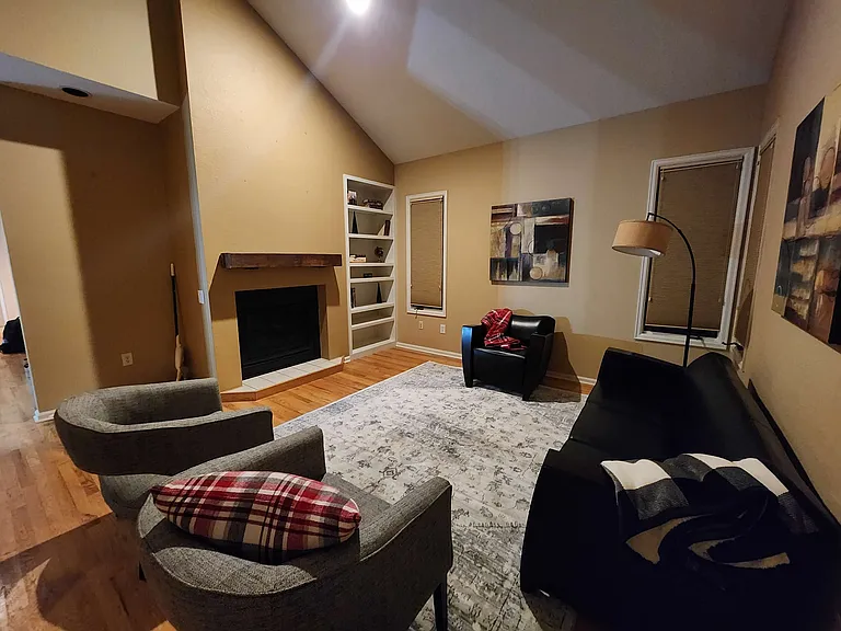 1545 Lodge Ln — Photo 12