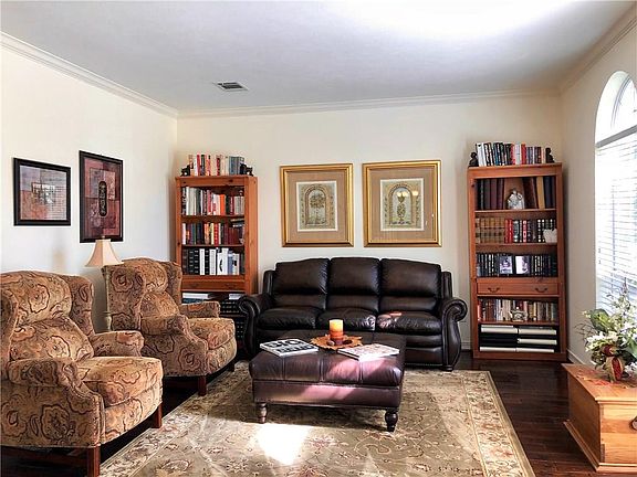 4th image of 2123 Shumard Oak Ln