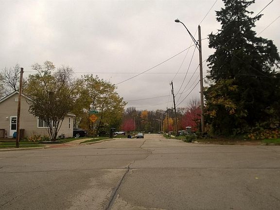 5th image of 628 Hartford Ave