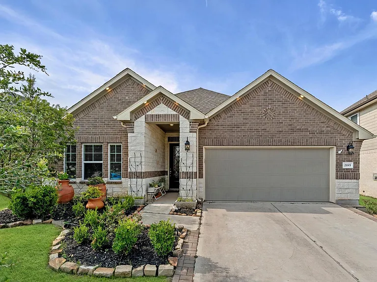 2185 Woodland Pine Dr — Photo 1