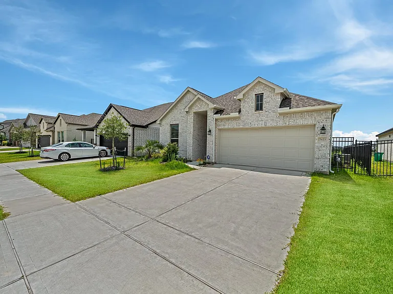 7623 Coral Lake Dr — Photo 1