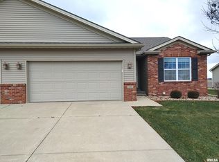 1421 Calvin Dr #8B, Washington, IL 61571