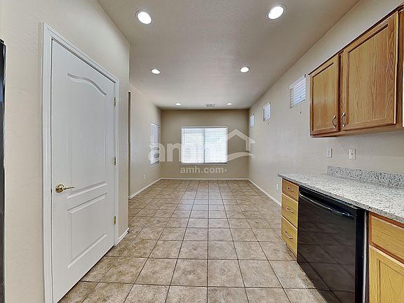 4th image of 683 S 221st Dr