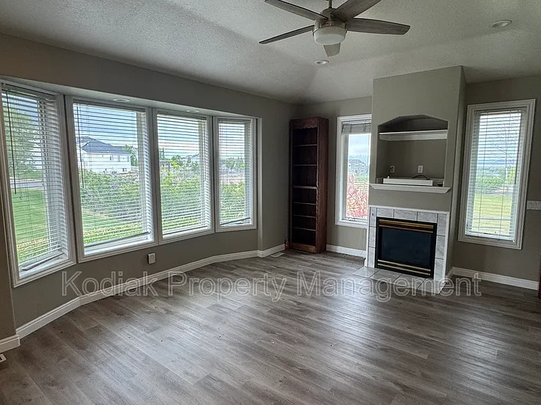 1673 E Webb Way — Photo 10