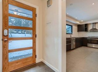8206 SW Terwilliger Blvd #1, Portland, OR 97219