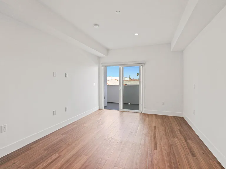 Open-Concept Kitchen and Dining Area