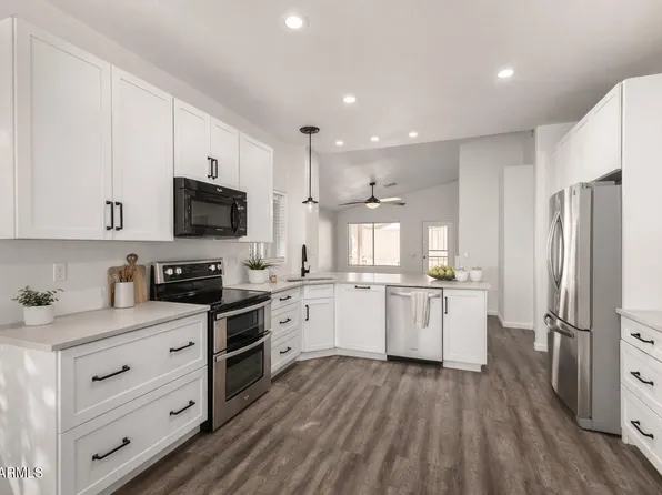 8006 W SALTER Drive, Peoria, AZ 85382