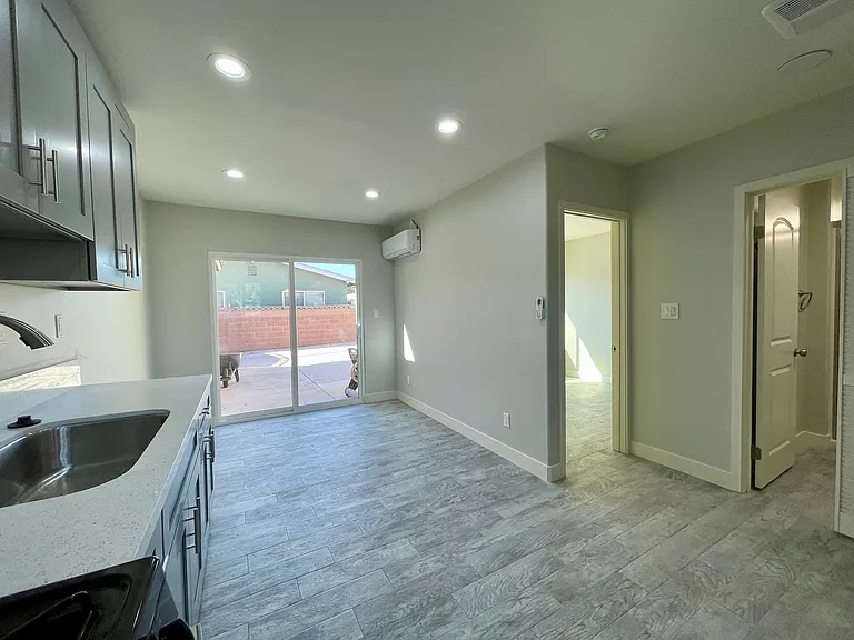 5731 Edita Ave #B — Photo 2