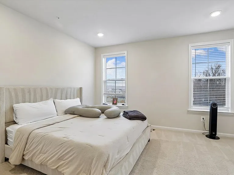 10800 Blanton Way — Photo 11