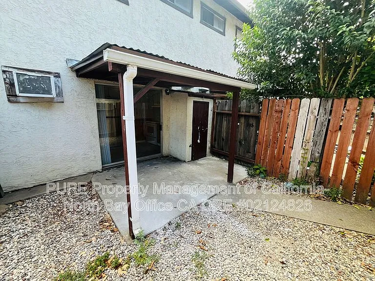 370 El Rio Ct #F — Photo 9
