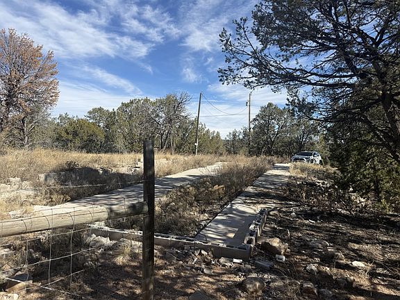 4th image of 2 Jesse James Rd