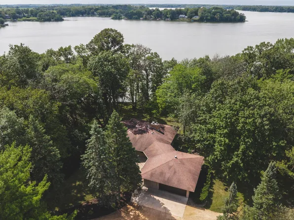 24280 E Cedar Lake Dr, New Prague, MN 56071