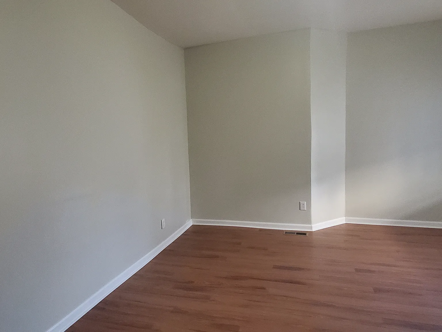 86 Sanford Ave — Photo 3