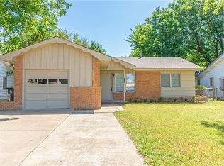 813 N Berry Rd, Norman, OK 73069