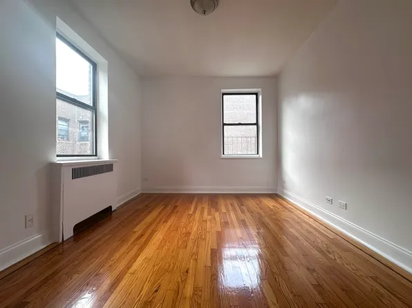 110 Bennett Avenue 6A image 3 of 8