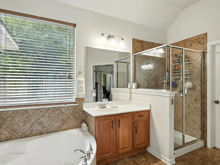 1802 Misty Ridge Dr — Photo 18
