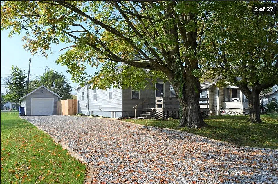 2 bed, 2.0 bath, 748 sqft, $1,750 — Photo 2