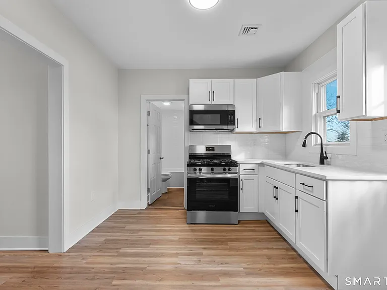 246 Judson Pl #B — Photo 4
