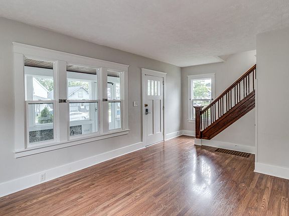 5th image of 62 Summer St