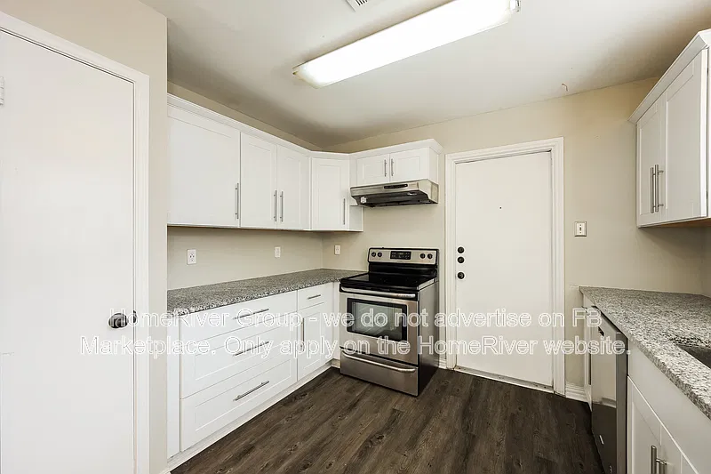 3 bed, 2.5 bath, 1428 sqft, $1,585 — Photo 4