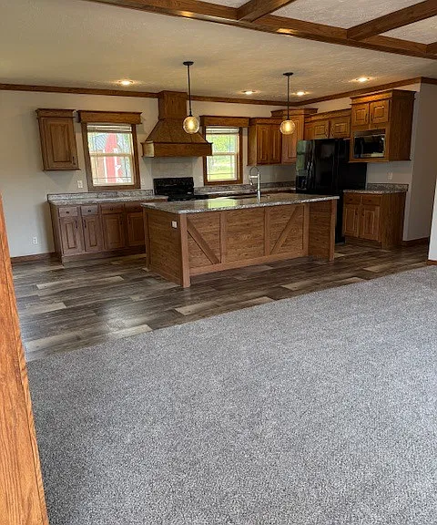415 Thomas Ln — Photo 3