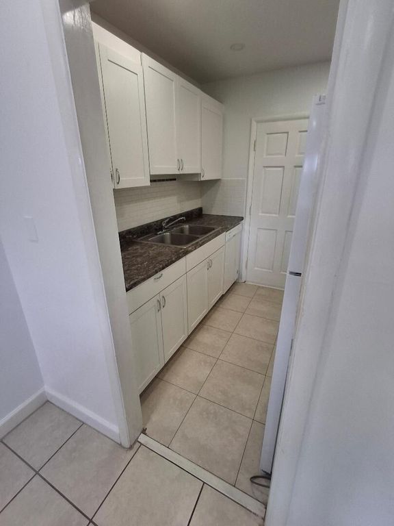 1250 E SAMPLE Road #303, photo 6