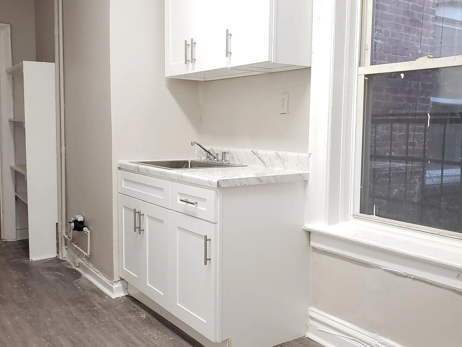 3 bed, 1000 sqft, $2,100 — Photo 2