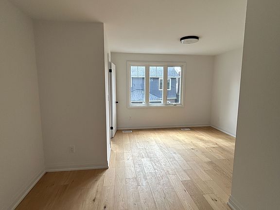 5th image of 12 Franklin Ave #D