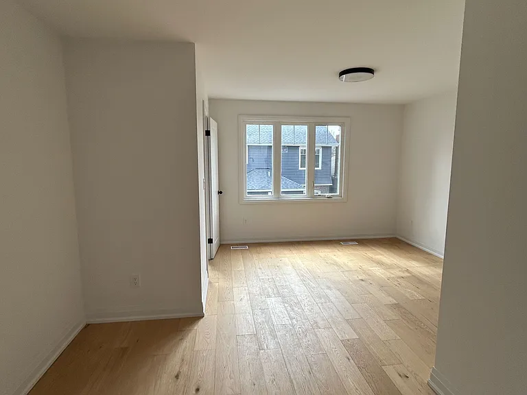 12 Franklin Ave #D — Photo 5
