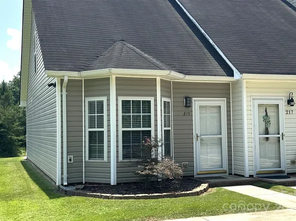 215 Linkside Ct SE, Lenoir, NC 28645