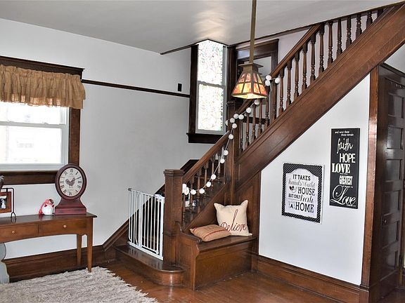 4th image of 147 E 8th St #51