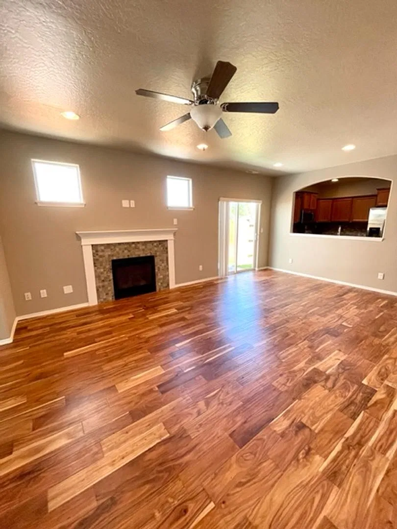 Newer home in a great subdivision near Pine Nursery! — Photo 2