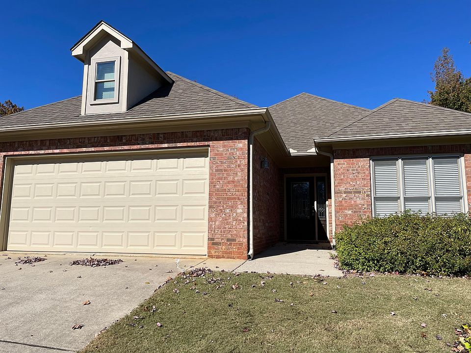 Full Brick 3 bedroom 2 bath Home on Corner lot