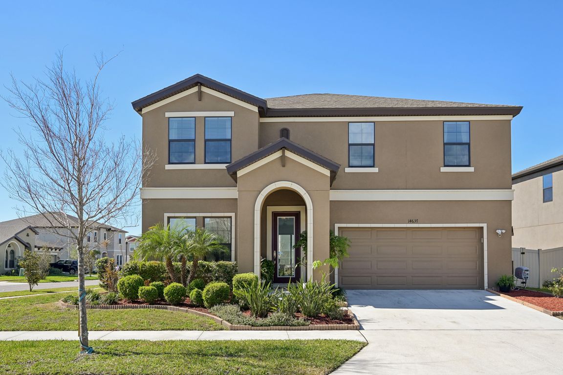 Red Castle Ave-001
