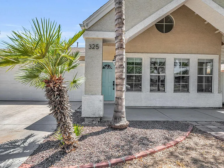 325 E Mitchell Dr — Photo 23