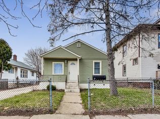 714 Center St, Waukegan, IL 60085