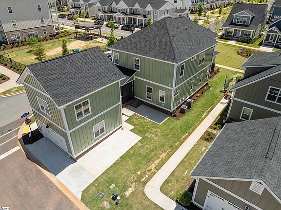 3rd image of 401 McKlee Dr