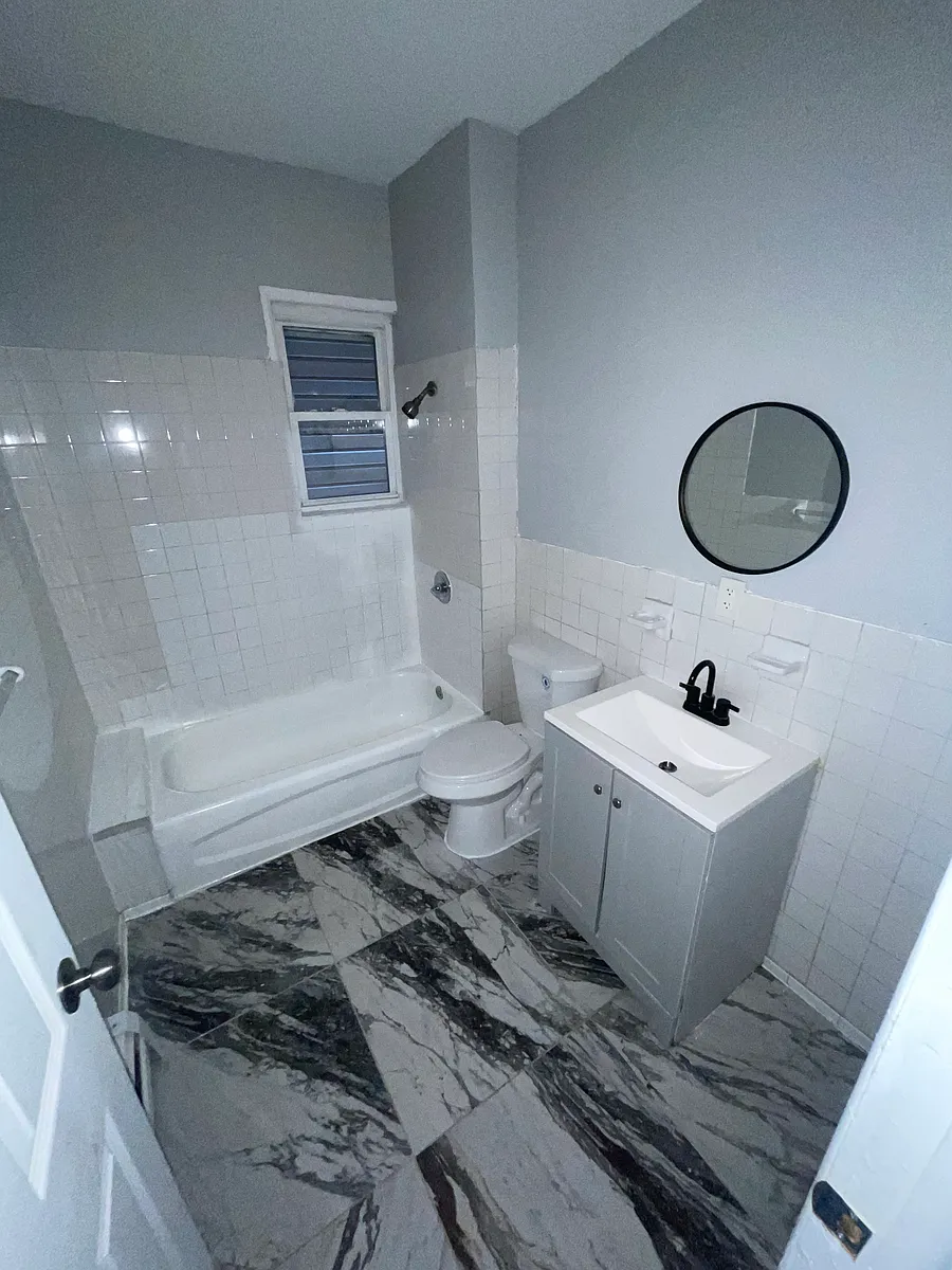 Building Photo - 65 Hudson St #1